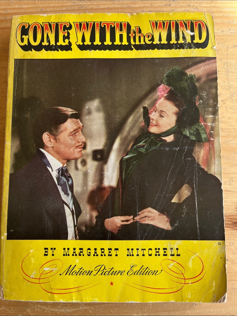 Vintage 1939 Gone With the Wind motion picture edition book